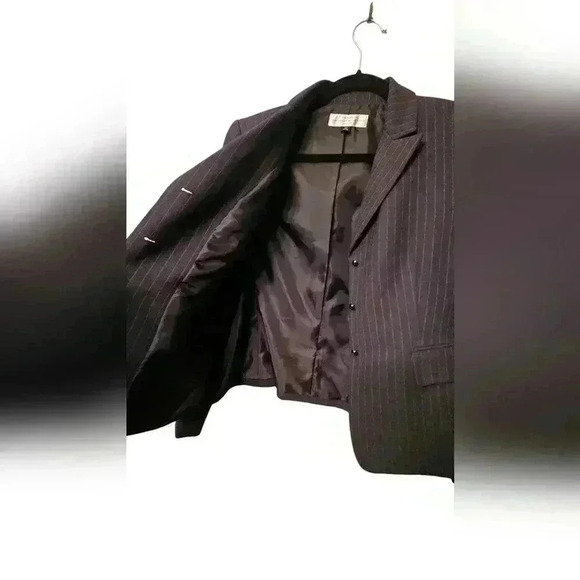 Tahari Arthur S Levine Women's  Fitted Three Button Lined Blazer  Size 6P - Picture 7 of 9